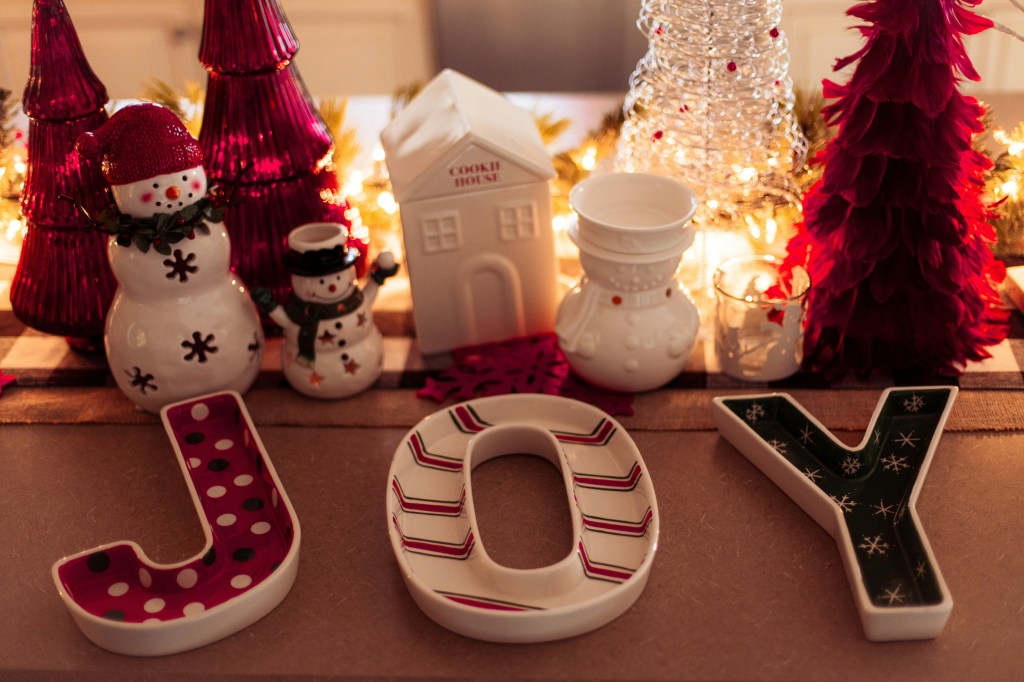 5 Steps to Decorating with Mismatched Holiday&nbsp;Decor